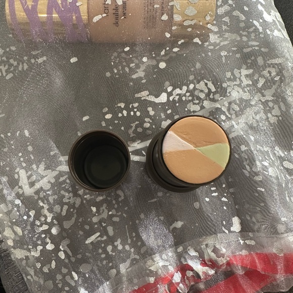 Tarte Face Tape Foundation and makeup bundle - Picture 4 of 4